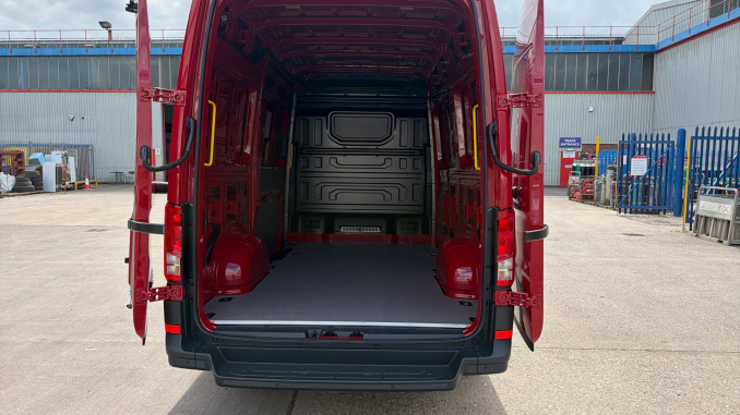 Volkswagen Crafter Cr35 Mwb Diesel Fwd 2.0 TDI 140PS Commerce Plus High Roof Van - Image 24